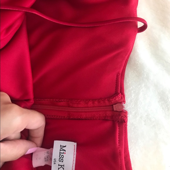 Mermaid style red gown. - Picture 6 of 8